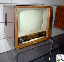 Первые модели выпускаемых компанией Metz ч/б телевизоров - рис.1