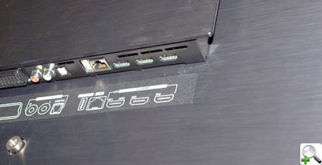 Задняя панель из черного анодированного и полированного алюминия Metz Primus 55 Media twin R