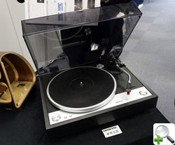 ������������� ��������� ������ ONKYO CP-1050 �� �������� CES-2015
